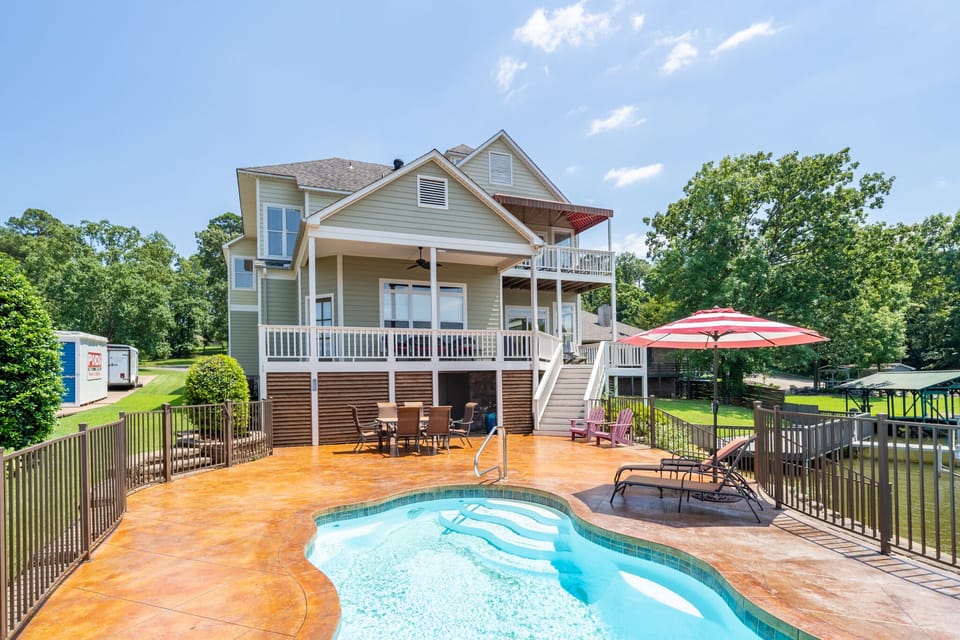 Hot Springs Vacation Rental | 4BR | 3.5BA | 3,950 Sq Ft | 2 Stories | Pool 