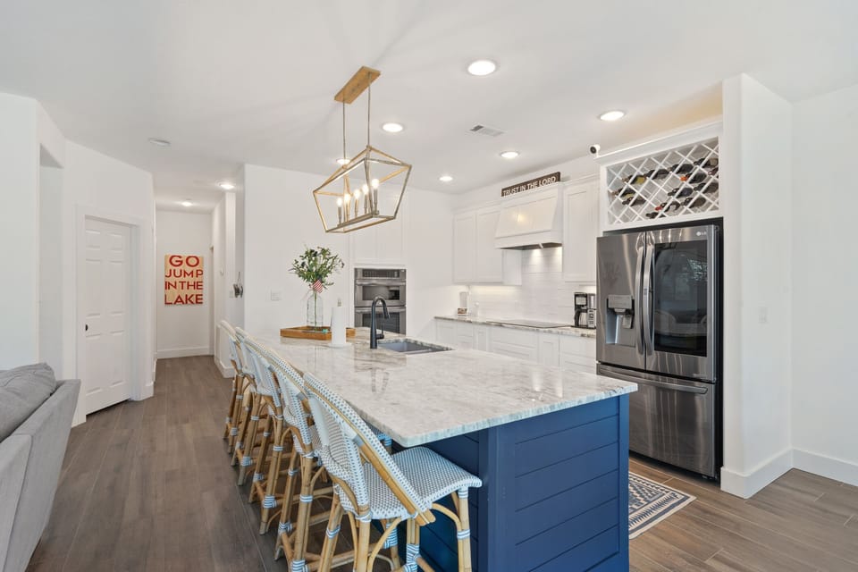 Kitchen/bar seating