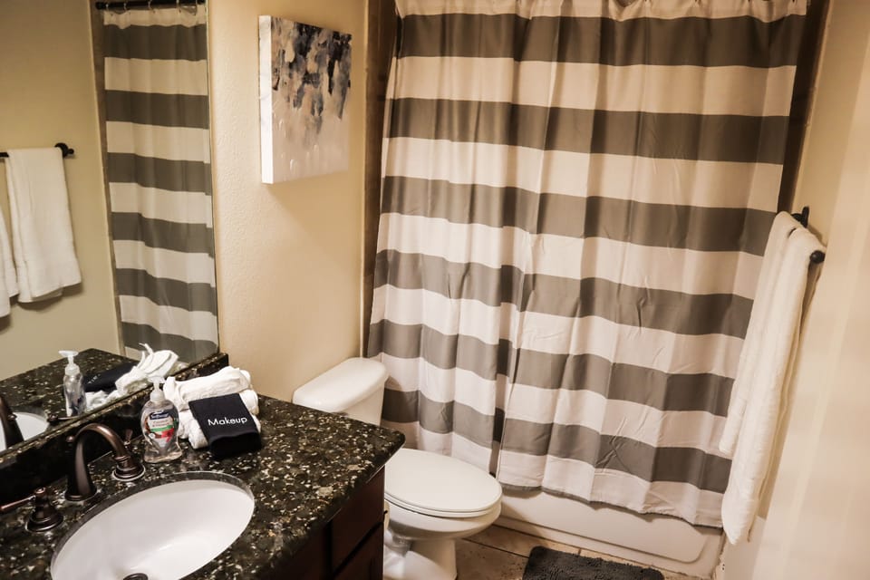 Tub with Shower