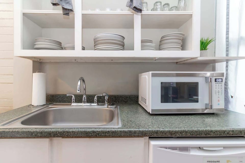 Front Unit - Kitchen