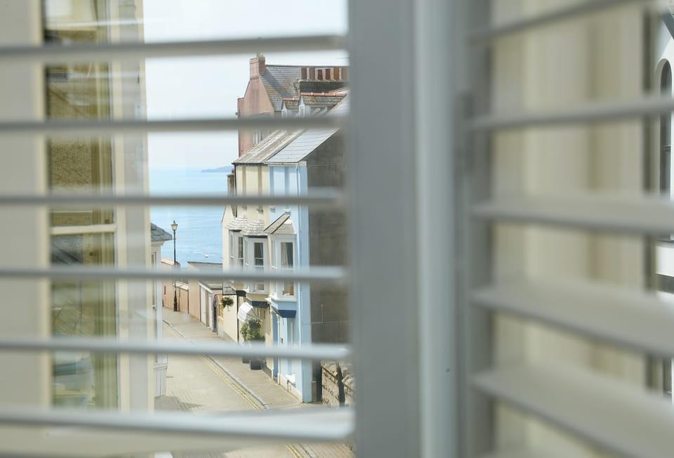 A glimpse of the sea from the master bedroom
