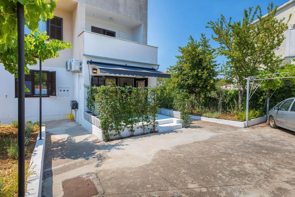 Area that directly surrounds the property