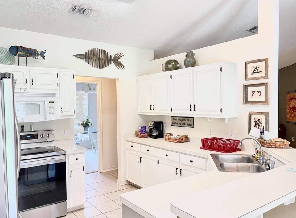 Full kitchen. Everything you could need!