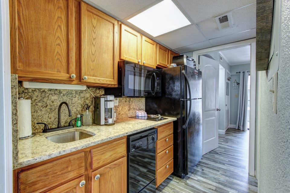 New quartz countertops and backsplash