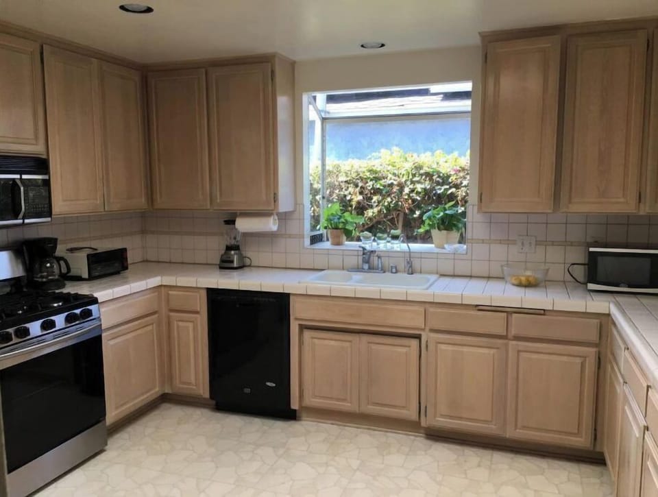 Lots of Kitchen space, gas stove and range, dishwasher, toaster oven