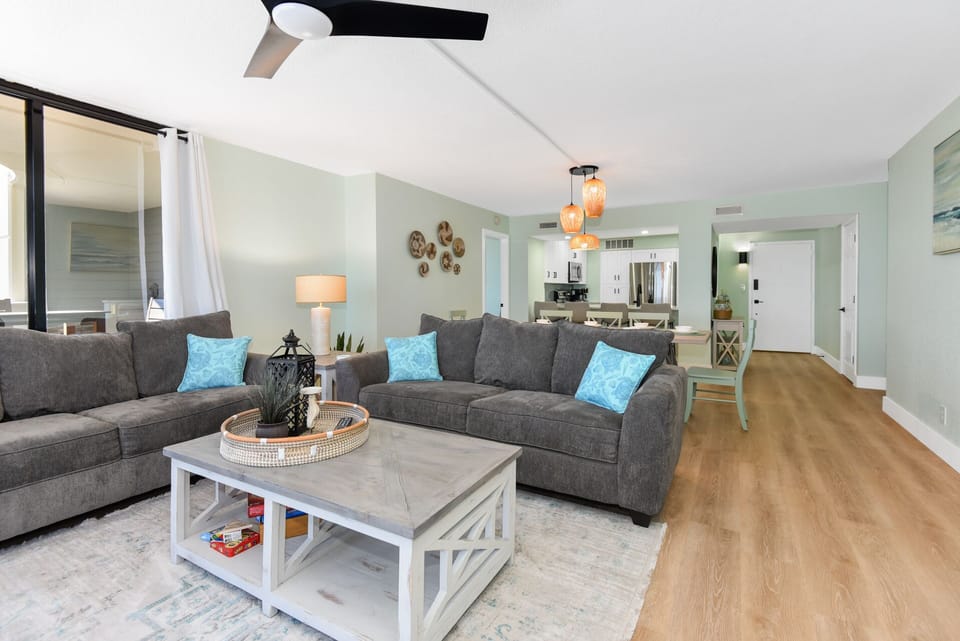 Large living area and dining area - open to the kitchen