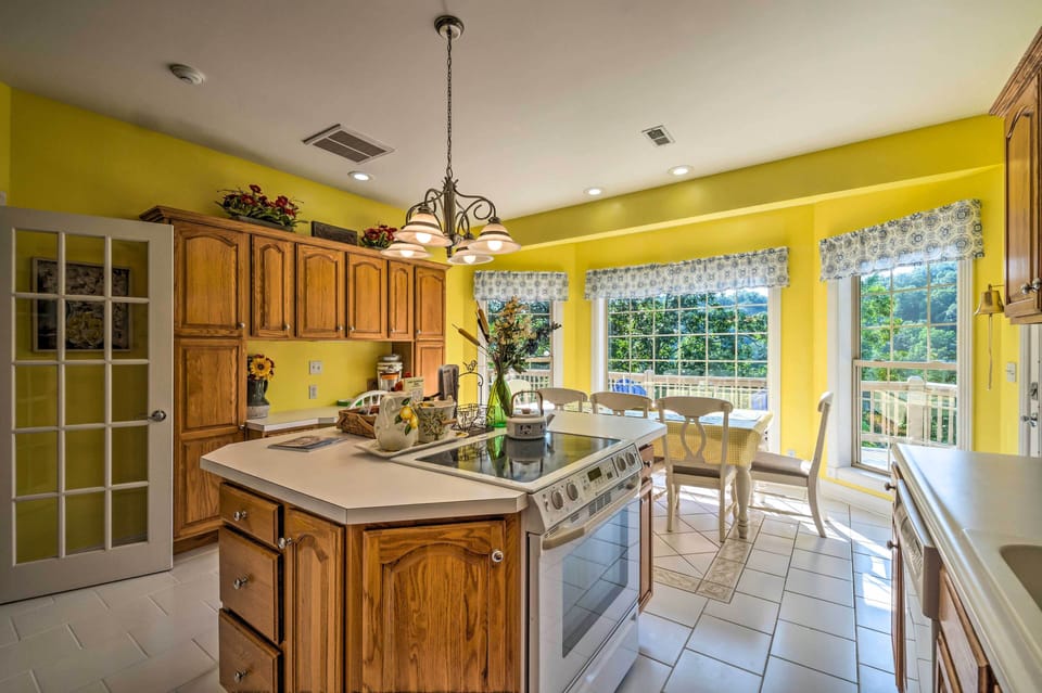Kitchen | Fully Equipped w/ Cooking Basics