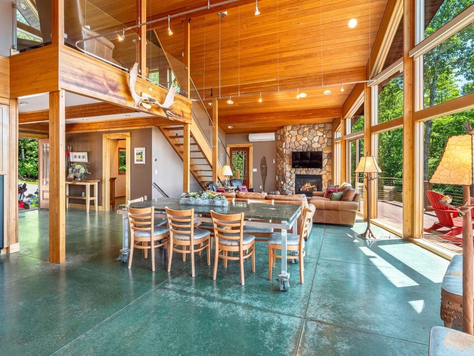 The Ridge House-Modern Chalet!  Spectacular Slope Views (2130)