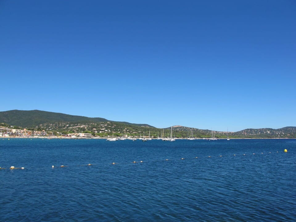 Water, Sky, Water Resources, Mountain, Cloud, Lake, Coastal And Oceanic Landforms, Horizon, Natural Landscape, Mountainous Landforms