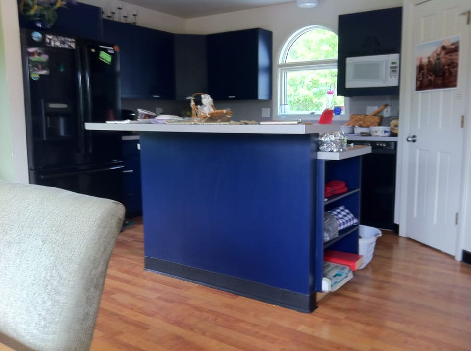 Fully equipped kitchen with double ovens.