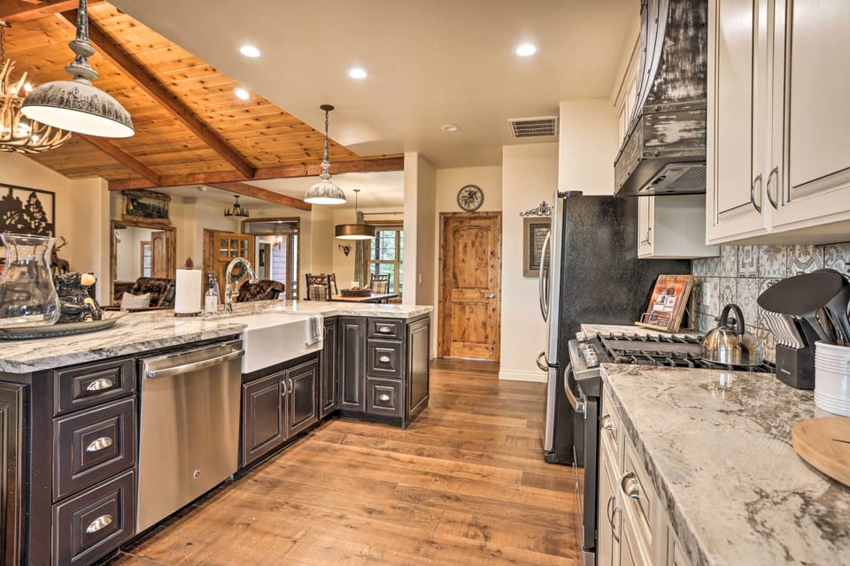 Fully Equipped Kitchen | 1st Floor | Crock-Pot | Toaster