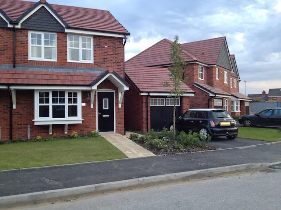 Front of property, showing driveway for parking