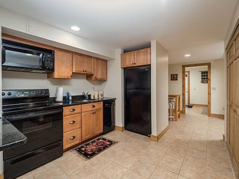 lower level kitchen