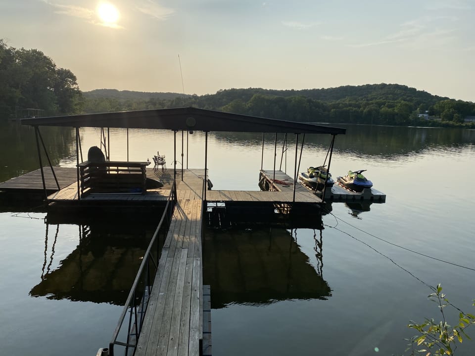 Dock with one Open Slip for you to rent a boat and dock it for your stay. 