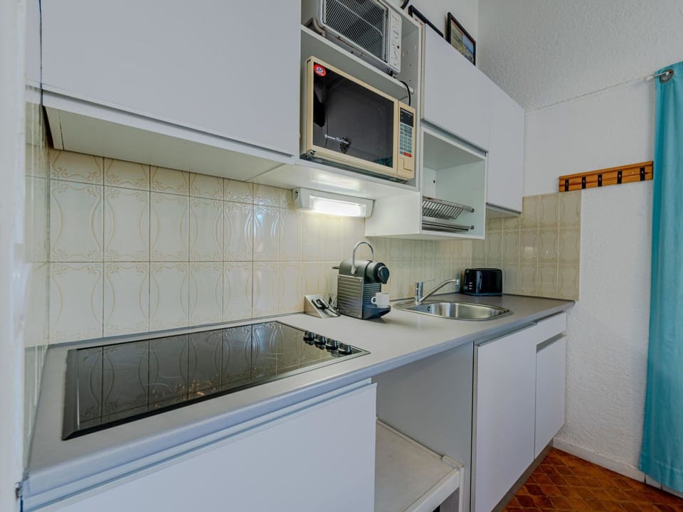 Kitchen Sink, Cabinetry, Tap, Countertop, Sink, Furniture, Plumbing Fixture, Kitchen Stove, Kitchen, Home Appliance