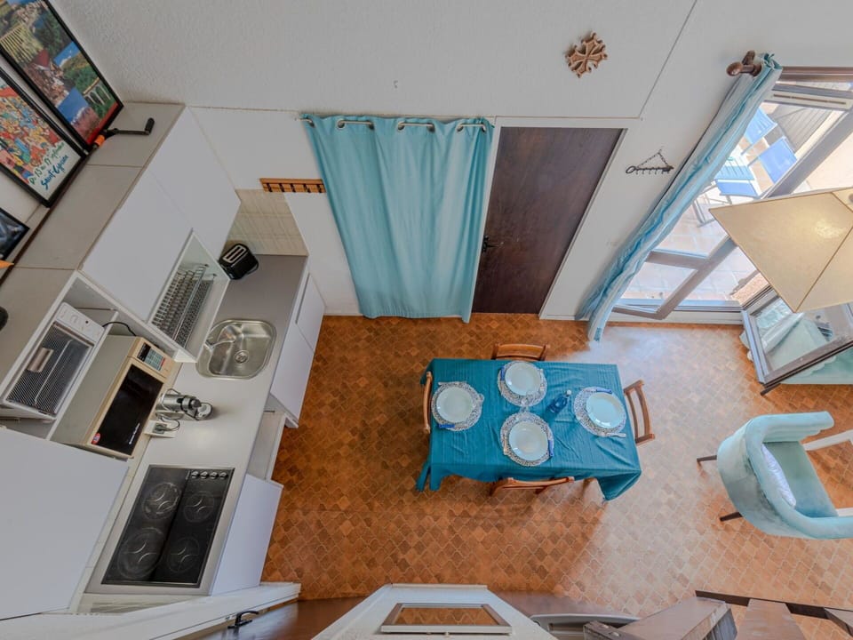 Property, Interior Design, Building, Floor, Wood, Flooring, Real Estate, House, Living Room, Rectangle
