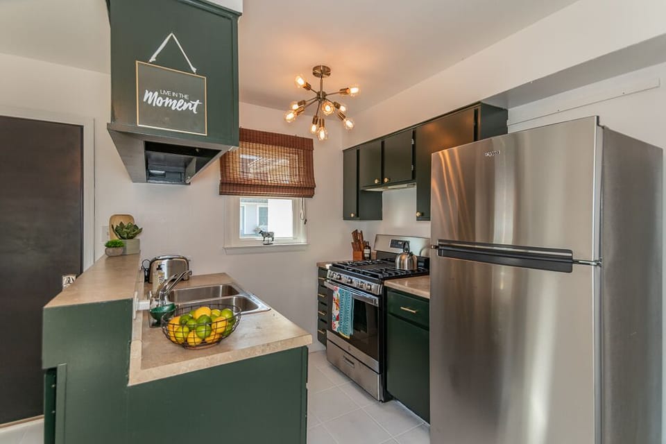 Brand new appliances. Coffee, cream and sugar are provided complimentary.