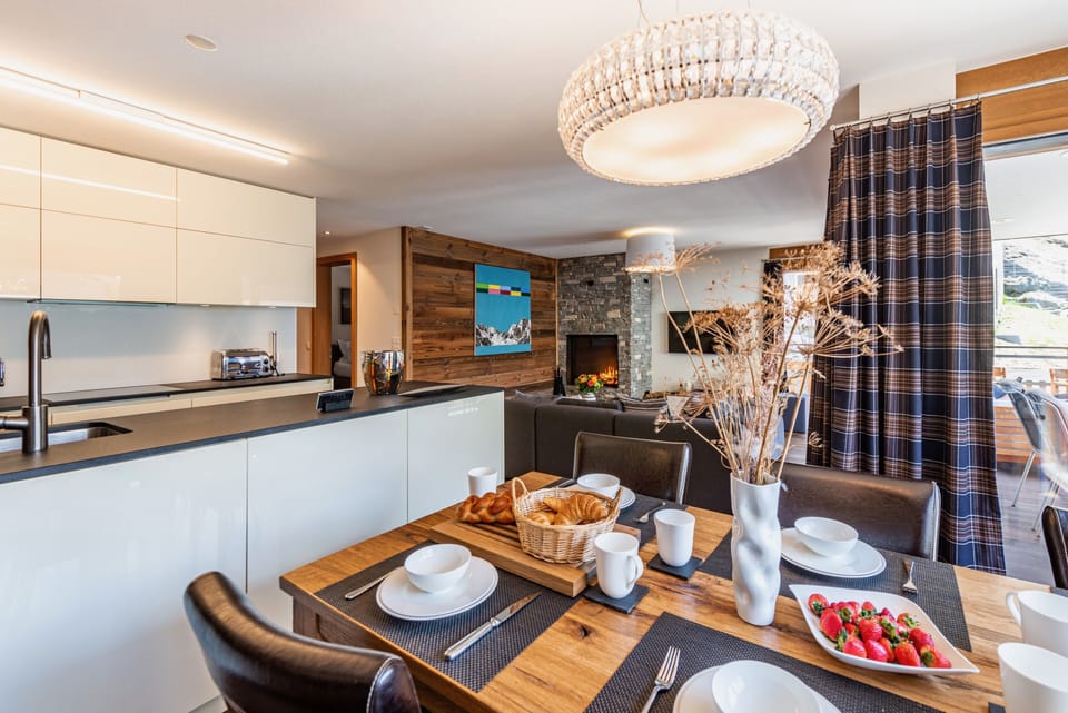 Dining area, Kitchen