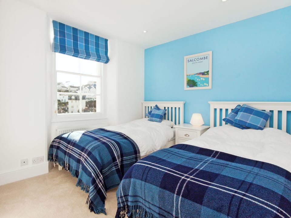 Twin bedroom | Apartment 3, Salcombe