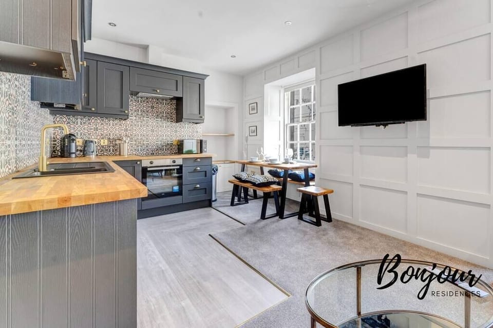 Fully equipped kitchen with Nespresso, Microwave Oven, Induction hob, electric oven, etc