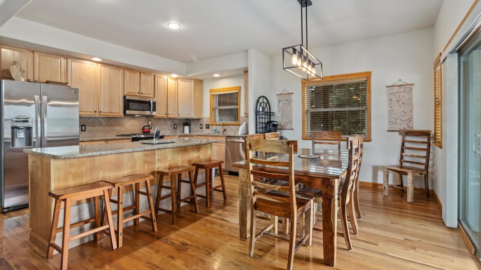 Kitchen Table w/ Counter Seating