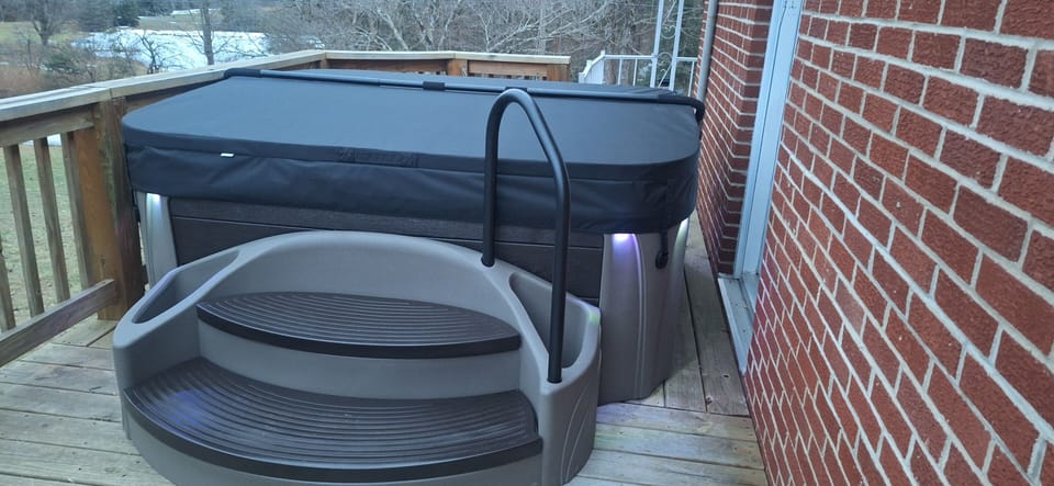 New 6 person hot tub 