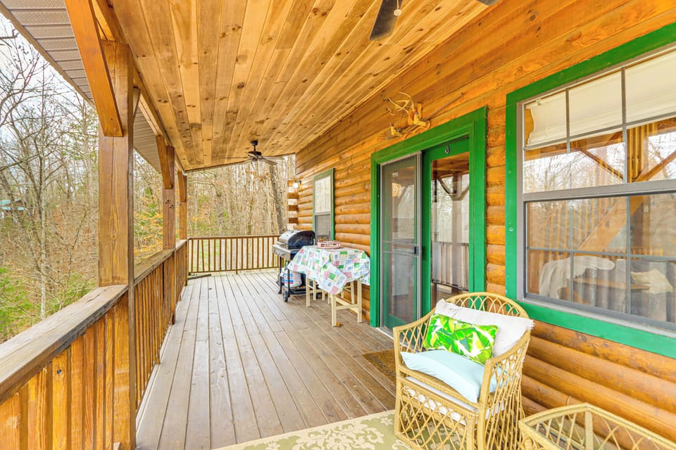 Deck | Multi-Level Cabin