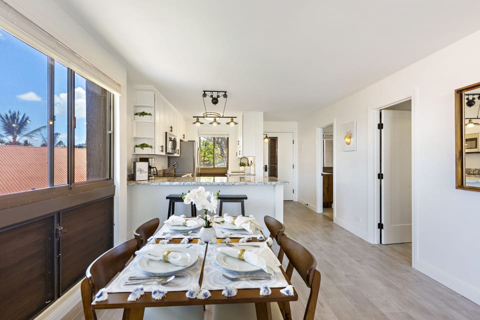 Indoor dining for 4 with additional seating at the counter