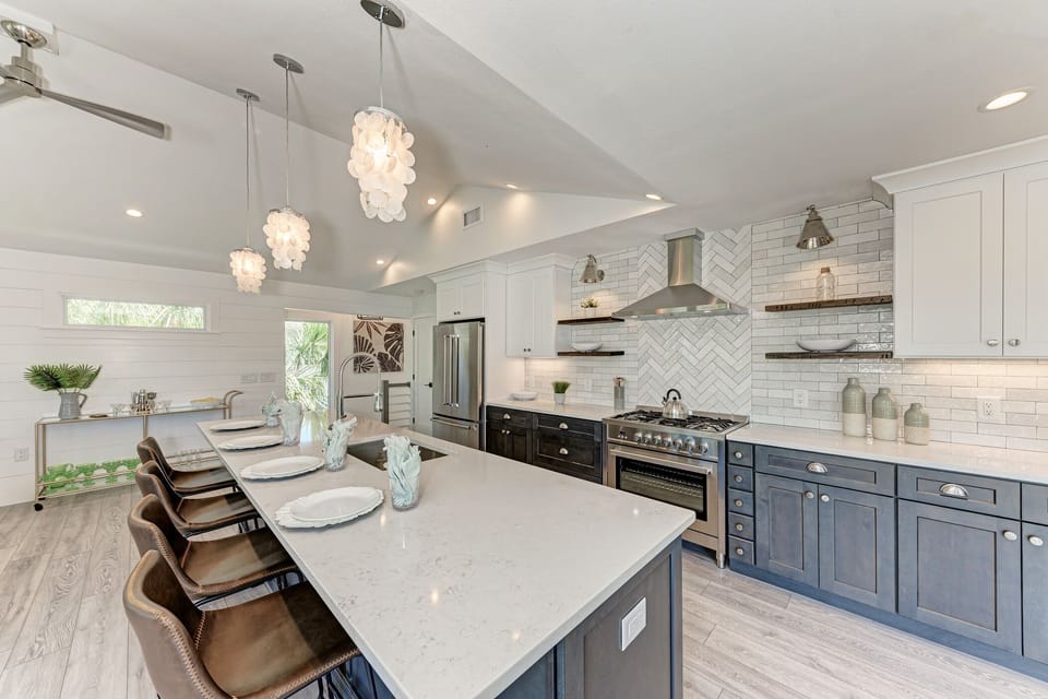 Fully stocked kitchen!