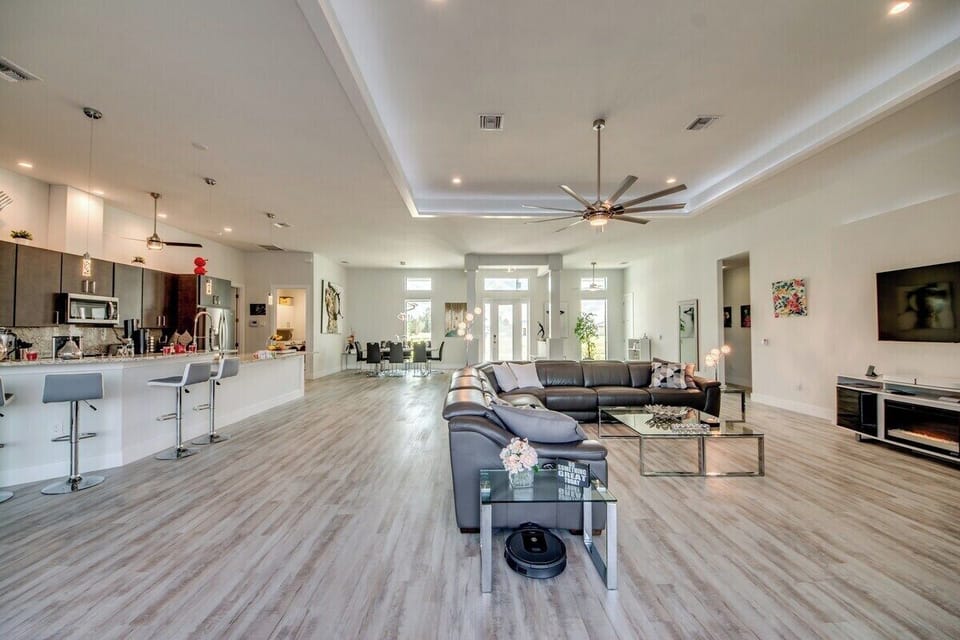 Living Room/Kitchen