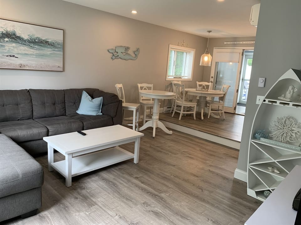 Open Concept Living Room and Eat-in Kitchen
