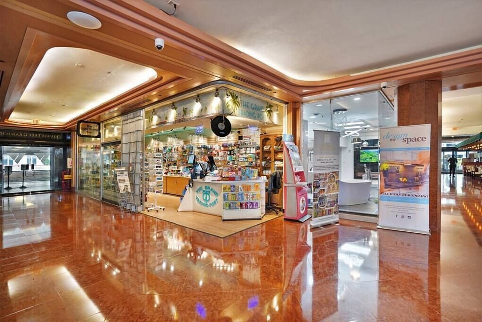 The Grand retail lobby - 5 restaurants, salon, spa, stores and so much more!