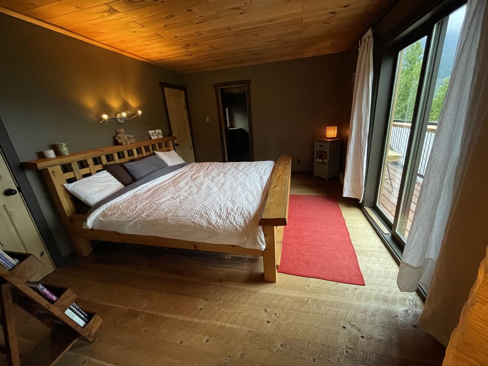 King size bed.