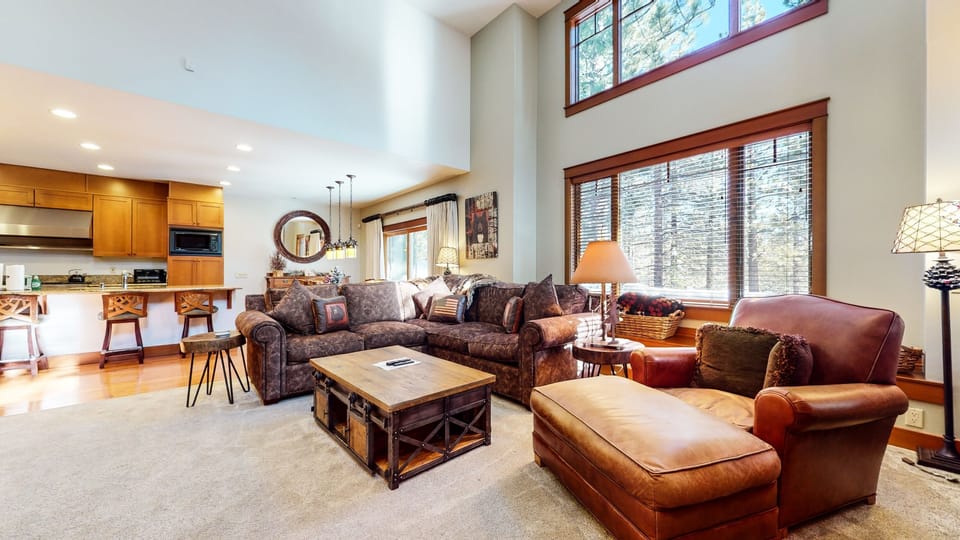 Home Decor, Living Room, Furniture, Indoors, Couch