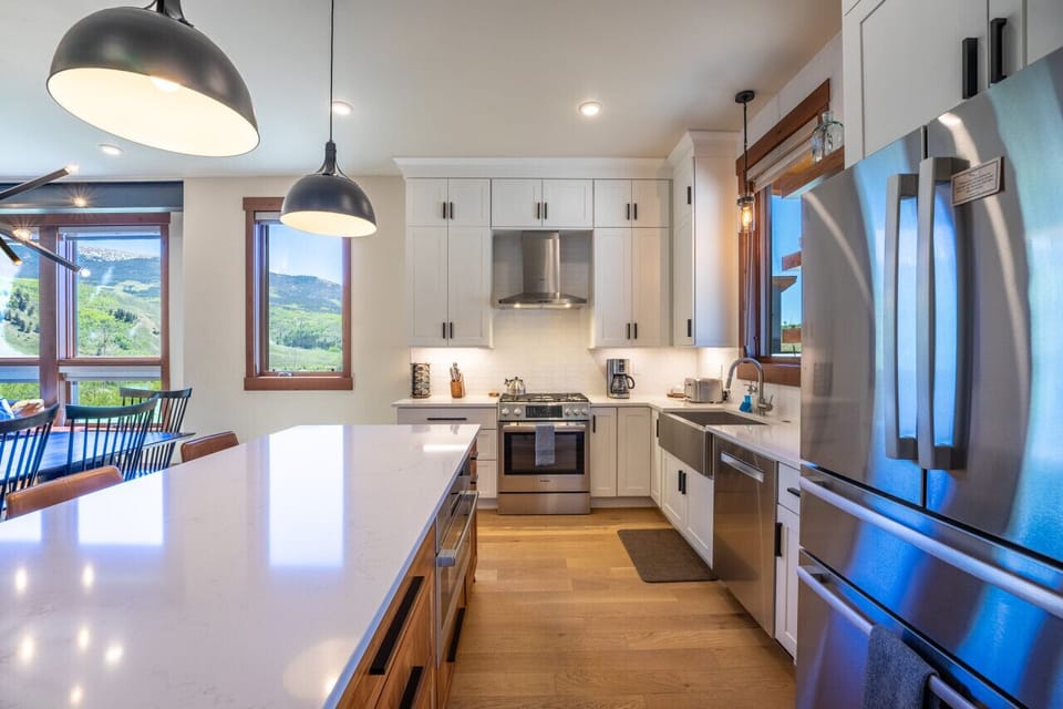 Luxury full-size kitchen with all the necessities
