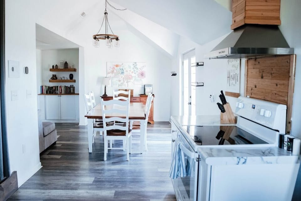 The kitchen comes with all the standard equipment for preparing meals (pots, pans, silverware, toaster, knives, etc.)