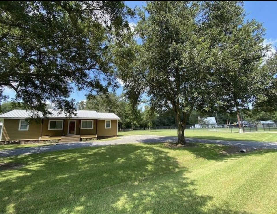 Front of house with gravel parking