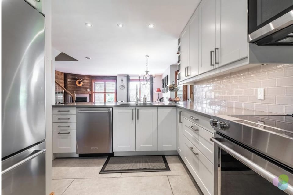 Newly renovated Kitchen fully stocked.