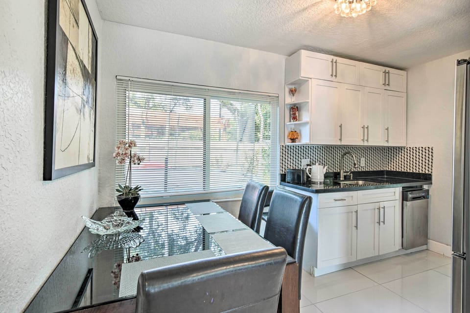 Fully Equipped Kitchen | Dishware/Flatware