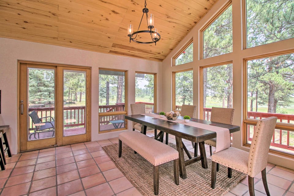 Kitchen & Dining Area