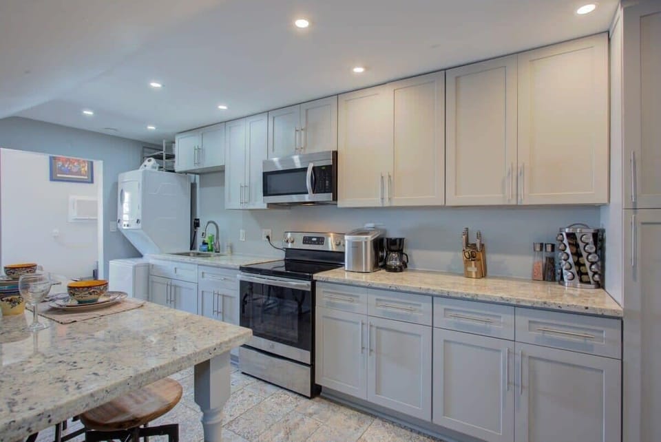 Kitchen with eat in counter