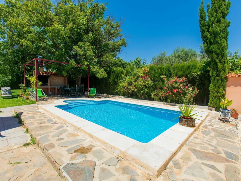 Sky, Water, Plant, Property, Swimming Pool, Azure, Shade, Tree, Architecture, Grass