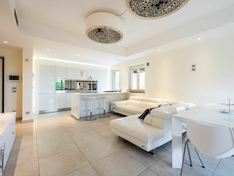 Property, Table, Furniture, White, Couch, Decoration, Interior Design, Living Room, Lamp, Comfort