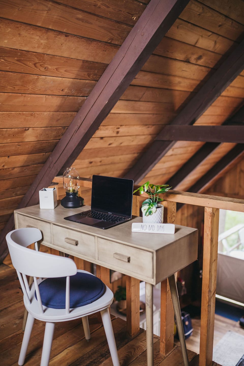 Dedicated workspace in the loft. Enjoy a great view from here! 
