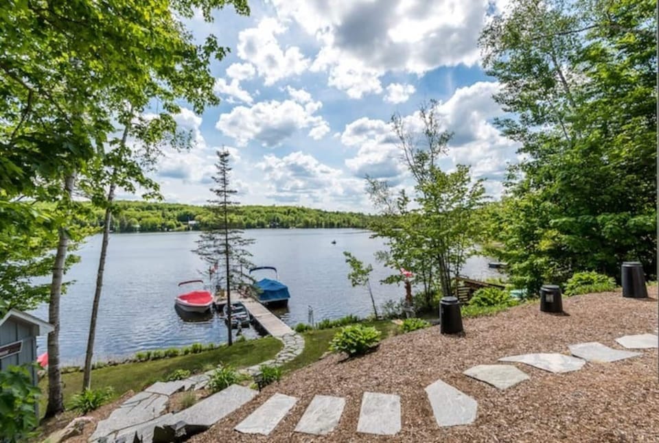 Private dock (motorboats not included)