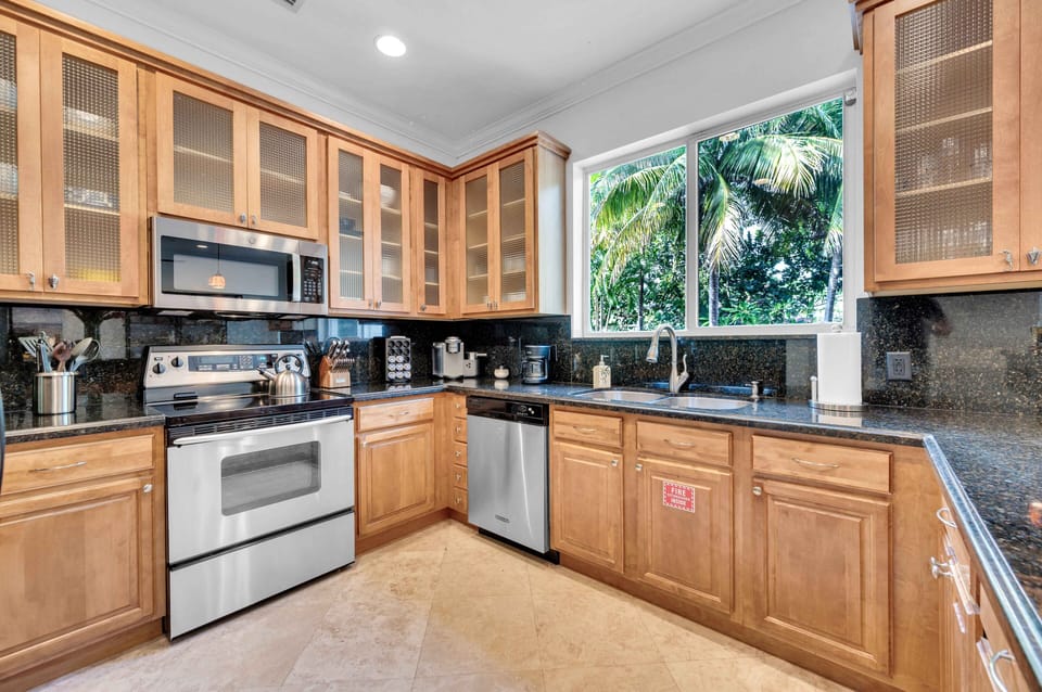 After the dining room you will find the full kitchen, with beautiful black granite tops.
