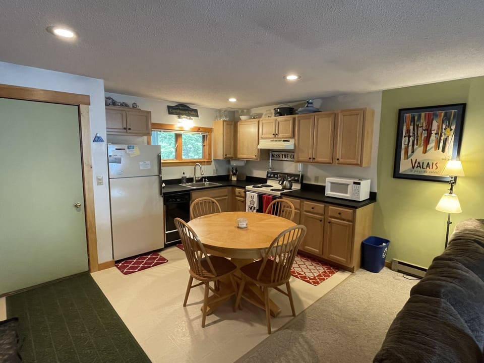Kitchen/Dining/Entry