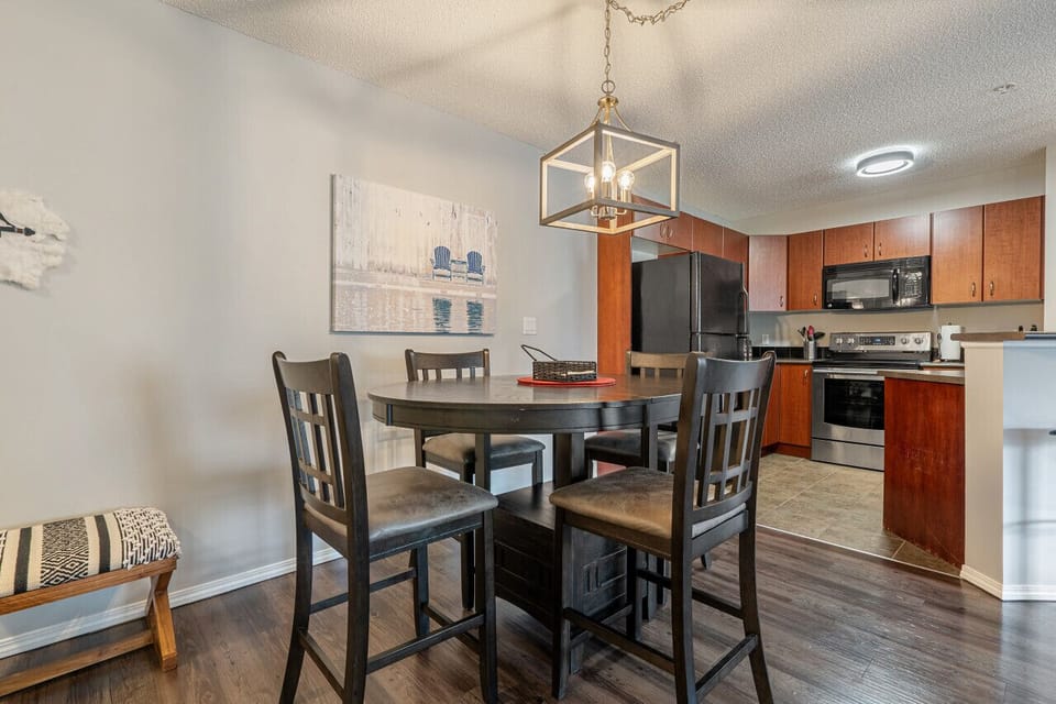 Dining area with seating for 4 at the table and 2 at the island.