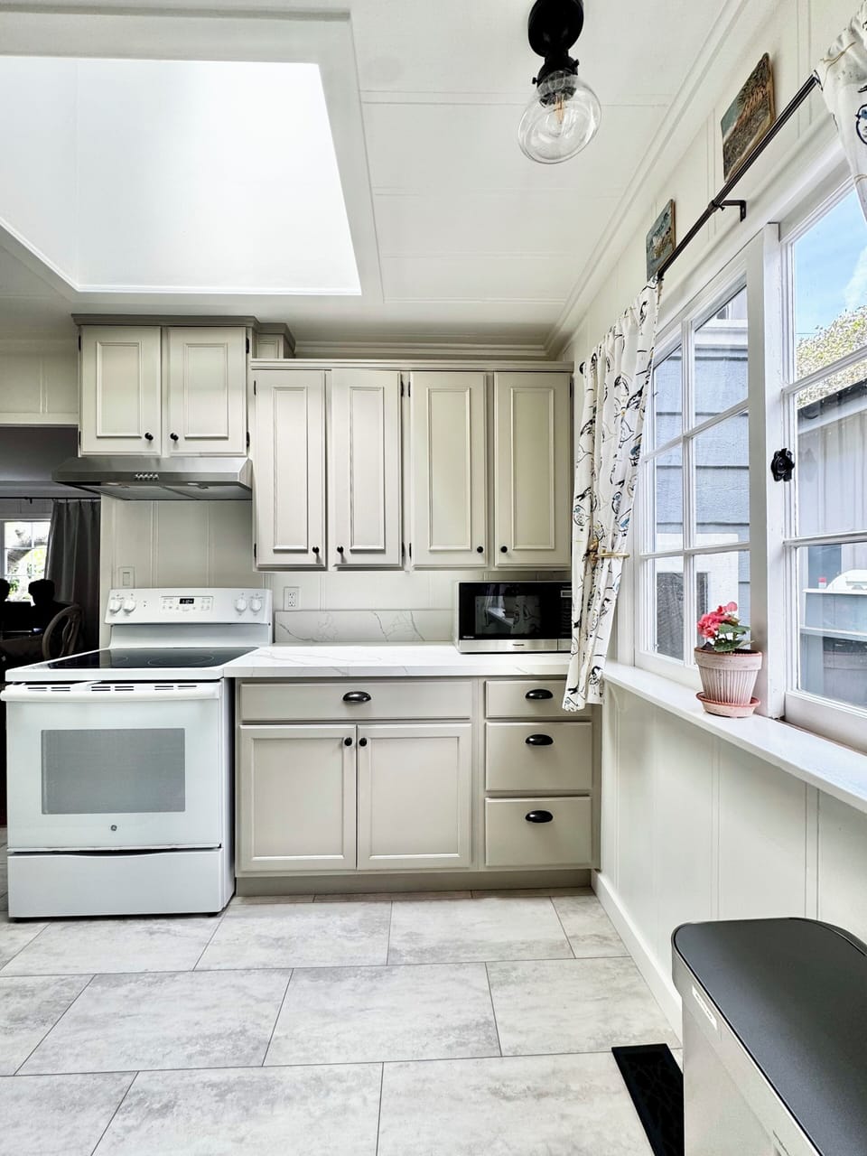 Kitchen-Keurig, Nespresso, microwave, instant hot water kettle, blender, pots,