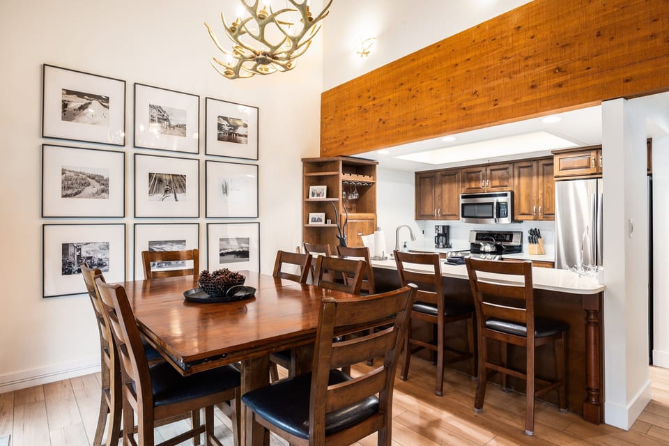 Spacious dining room and breakfast bar